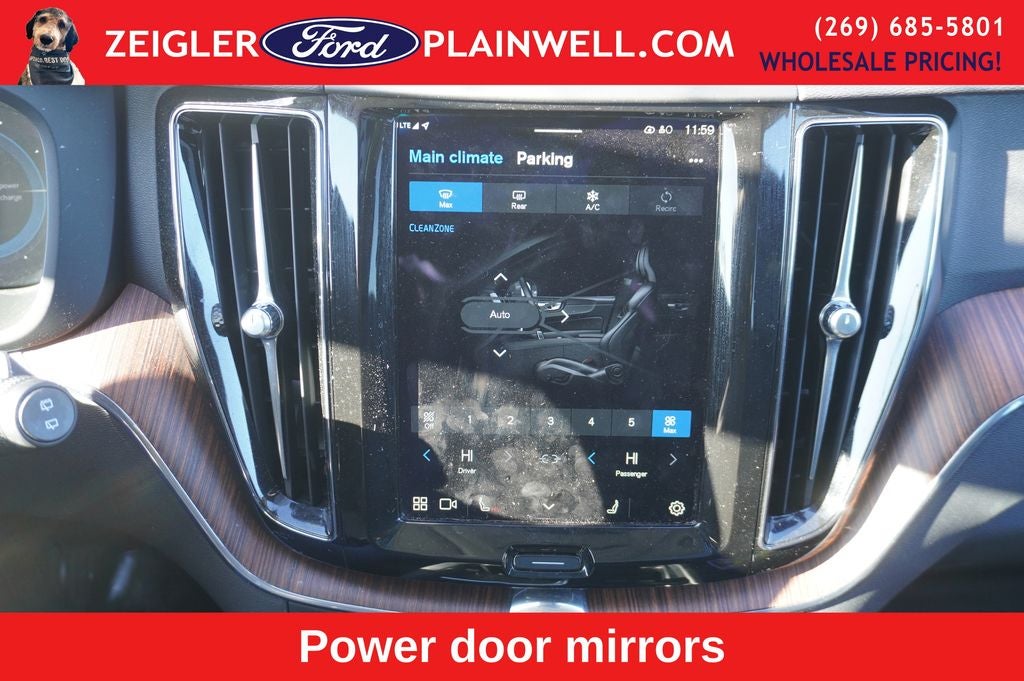 2023 Volvo XC60 Recharge Plug-In Hybrid T8 Plus Dark Theme