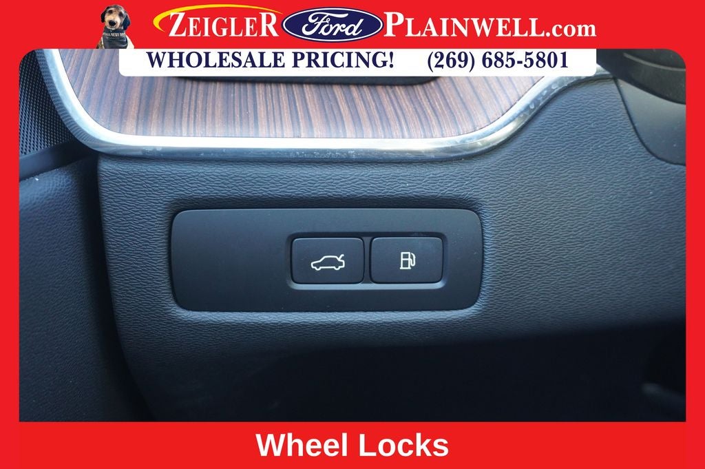 2023 Volvo XC60 Recharge Plug-In Hybrid T8 Plus Dark Theme