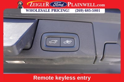 2023 Volvo XC60 Recharge Plug-In Hybrid T8 Plus Dark Theme