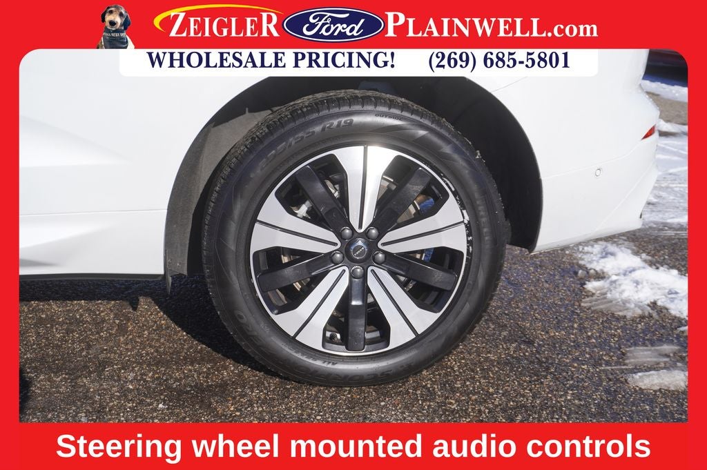 2023 Volvo XC60 Recharge Plug-In Hybrid T8 Plus Dark Theme