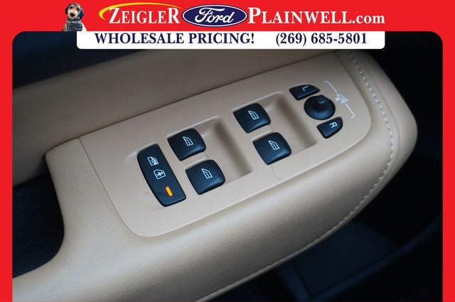 2023 Volvo XC60 B5 Ultimate Bright Theme