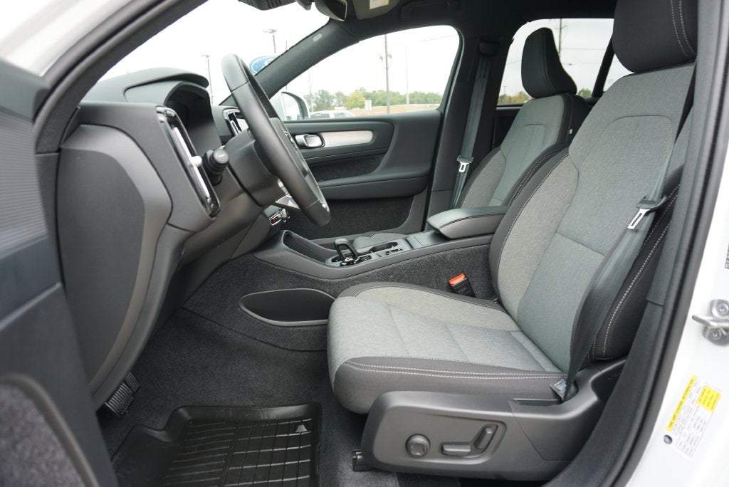2024 Volvo XC40 B5 Core AWD NAVIGATION HEATED SEATS RAR CAMERA