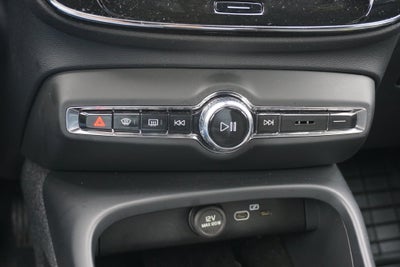 2024 Volvo XC40 B5 Core AWD NAVIGATION HEATED SEATS RAR CAMERA