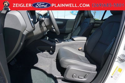 2024 Volvo XC40 B5 Core AWD HEATED LEATHER MOONROOF NAVIGATION