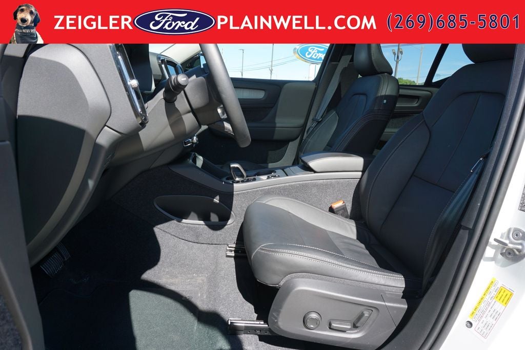 2024 Volvo XC40 B5 Core AWD HEATED LEATHER MOONROOF NAVIGATION
