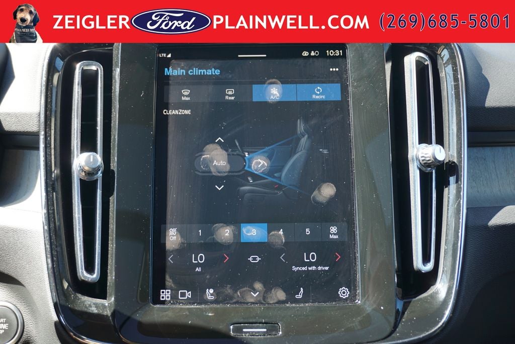2024 Volvo XC40 B5 Core AWD HEATED LEATHER MOONROOF NAVIGATION
