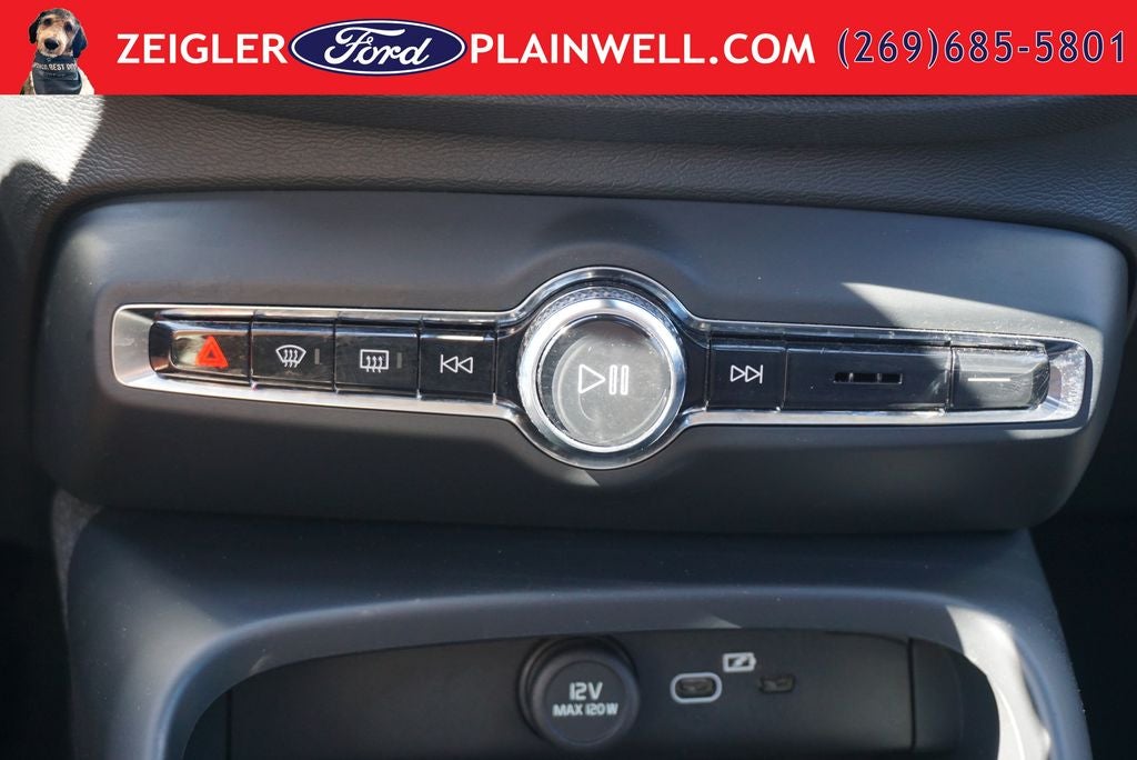 2024 Volvo XC40 B5 Core AWD HEATED LEATHER MOONROOF NAVIGATION