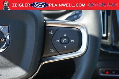 2024 Volvo XC40 B5 Core AWD HEATED LEATHER MOONROOF NAVIGATION