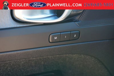 2024 Volvo XC40 B5 Core AWD HEATED LEATHER MOONROOF NAVIGATION
