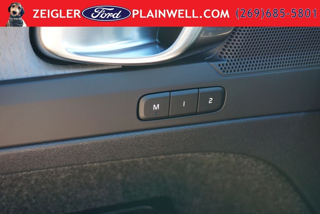 2024 Volvo XC40 B5 Core AWD HEATED LEATHER MOONROOF NAVIGATION