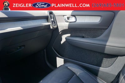 2024 Volvo XC40 B5 Core AWD HEATED LEATHER MOONROOF NAVIGATION