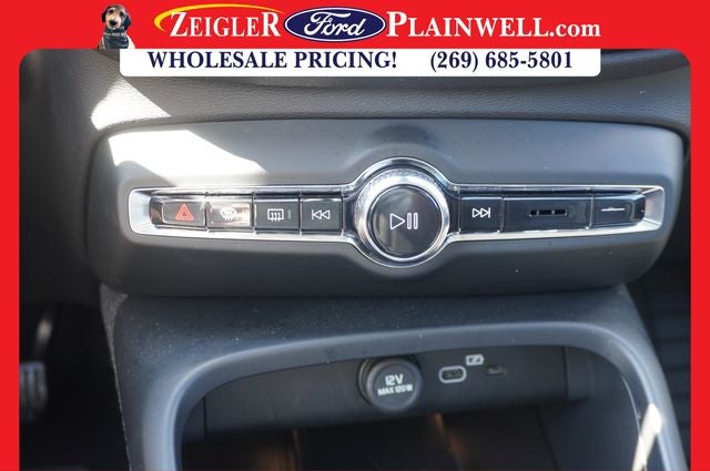 2023 Volvo XC40 B5 Plus Dark Theme AWD HEATED LEATHER POWER MOONROOF NAV