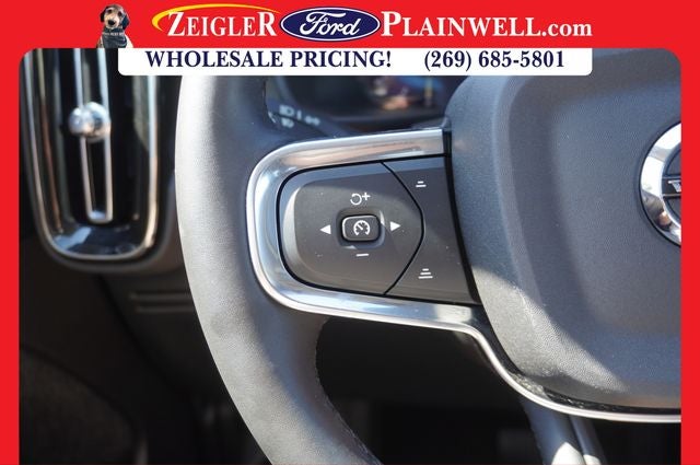 2023 Volvo XC40 B5 Plus Dark Theme AWD HEATED LEATHER POWER MOONROOF NAV