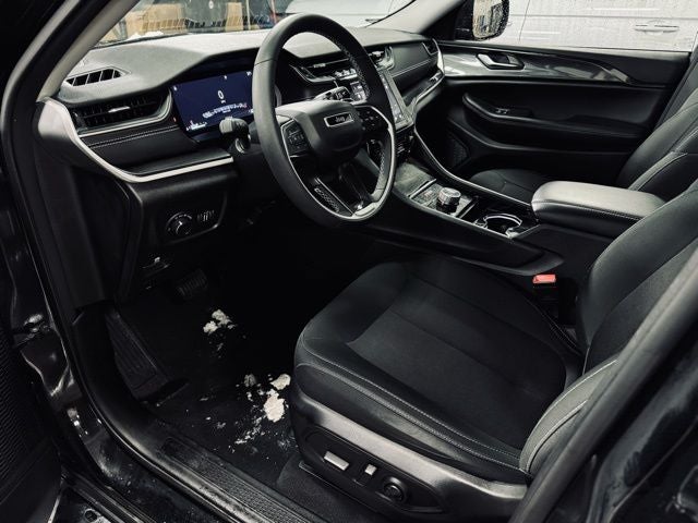 2023 Jeep Grand Cherokee Laredo 4x4