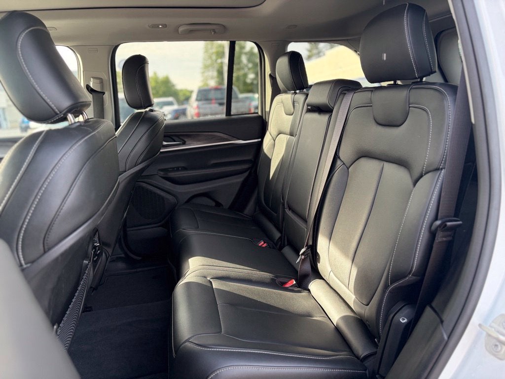 2023 Jeep Grand Cherokee Limited * Certified Pre-Owned *