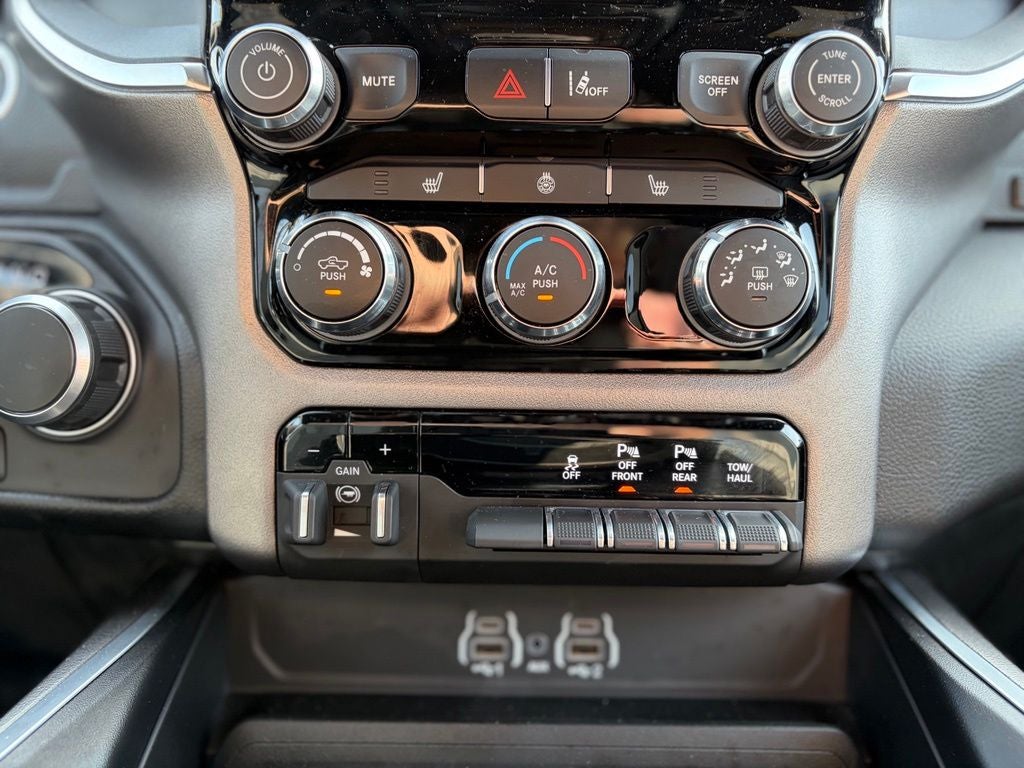 2025 RAM 1500 Big Horn Crew Cab 4x4 5'7' Box