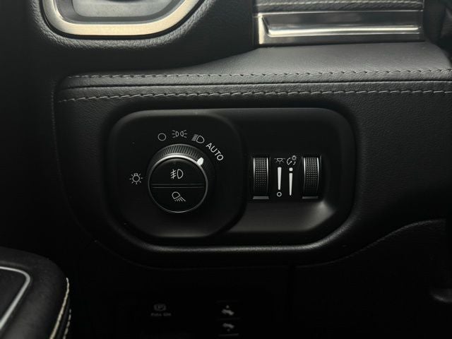 2021 RAM 1500 Limited Crew Cab 4x4 5'7' Box