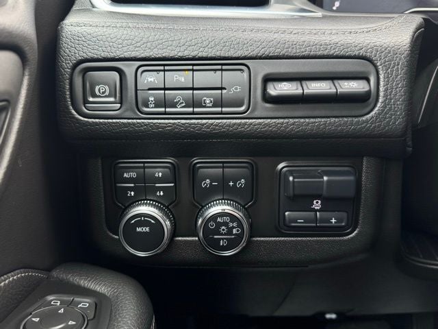 2022 GMC Yukon XL 4WD Denali