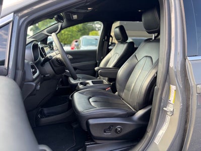 2025 Chrysler Pacifica Select * Certified Pre-Owned *