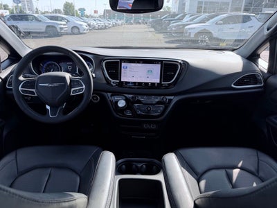 2025 Chrysler Pacifica Select * Certified Pre-Owned *