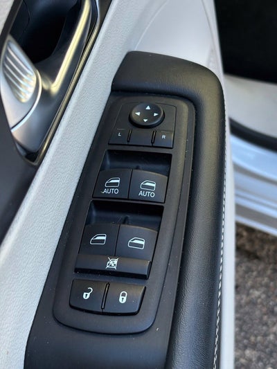 2024 Chrysler Pacifica Touring L * Certified Pre-Owned *