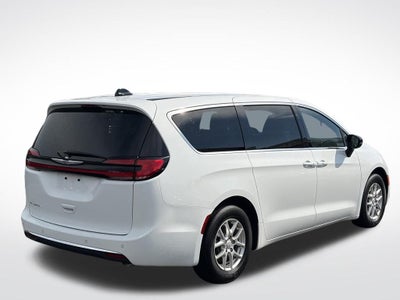 2025 Chrysler Pacifica Select * Certified Pre-Owned *