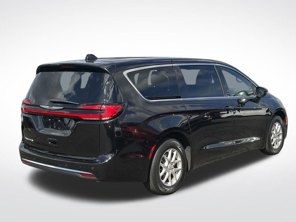 2025 Chrysler Pacifica Select * Certified Pre-Owned *