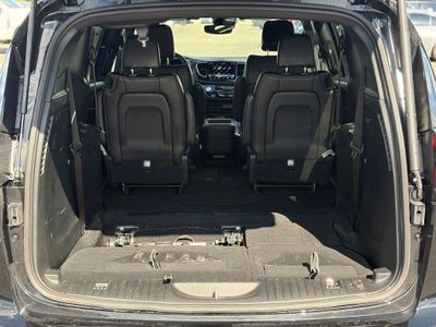 2025 Chrysler Pacifica Select * Certified Pre-Owned *