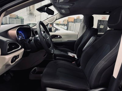 2024 Chrysler Voyager LX