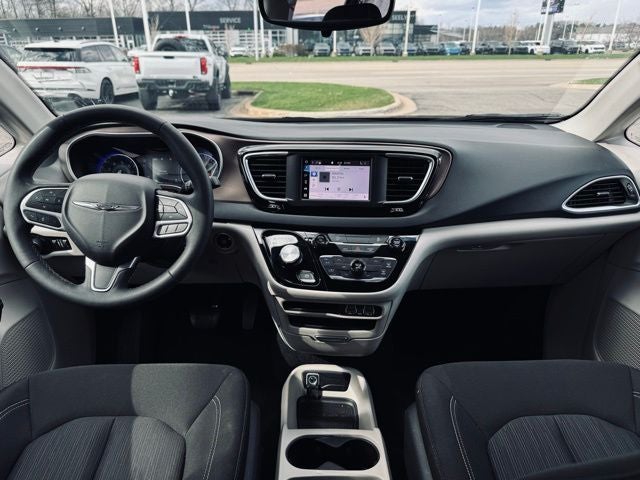 2024 Chrysler Voyager LX