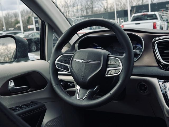 2024 Chrysler Voyager LX