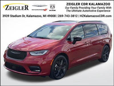 2025 Chrysler Pacifica Limited * Certified Pre-owned *