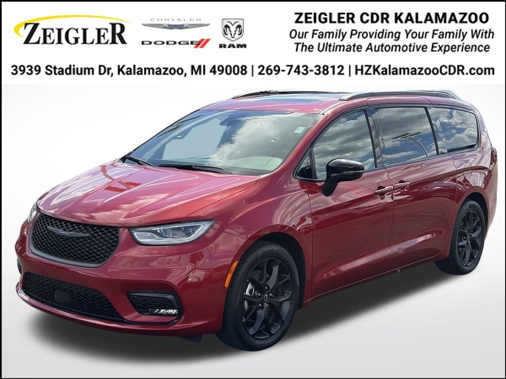 2025 Chrysler Pacifica Limited * Certified Pre-owned *