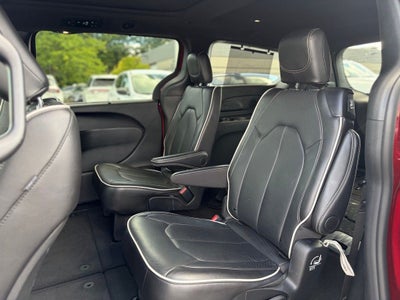 2025 Chrysler Pacifica Limited * Certified Pre-owned *