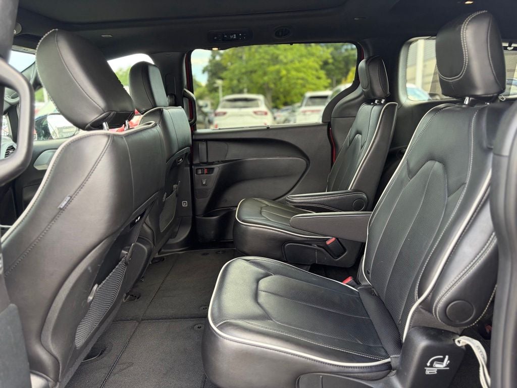 2025 Chrysler Pacifica Limited * Certified Pre-owned *