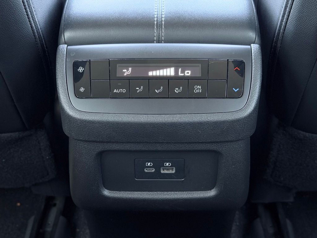 2023 Nissan Pathfinder SL 4WD