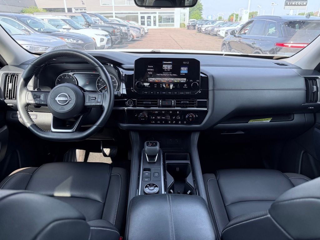 2023 Nissan Pathfinder SL 4WD