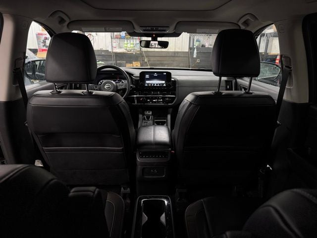 2023 Nissan Pathfinder SL 4WD
