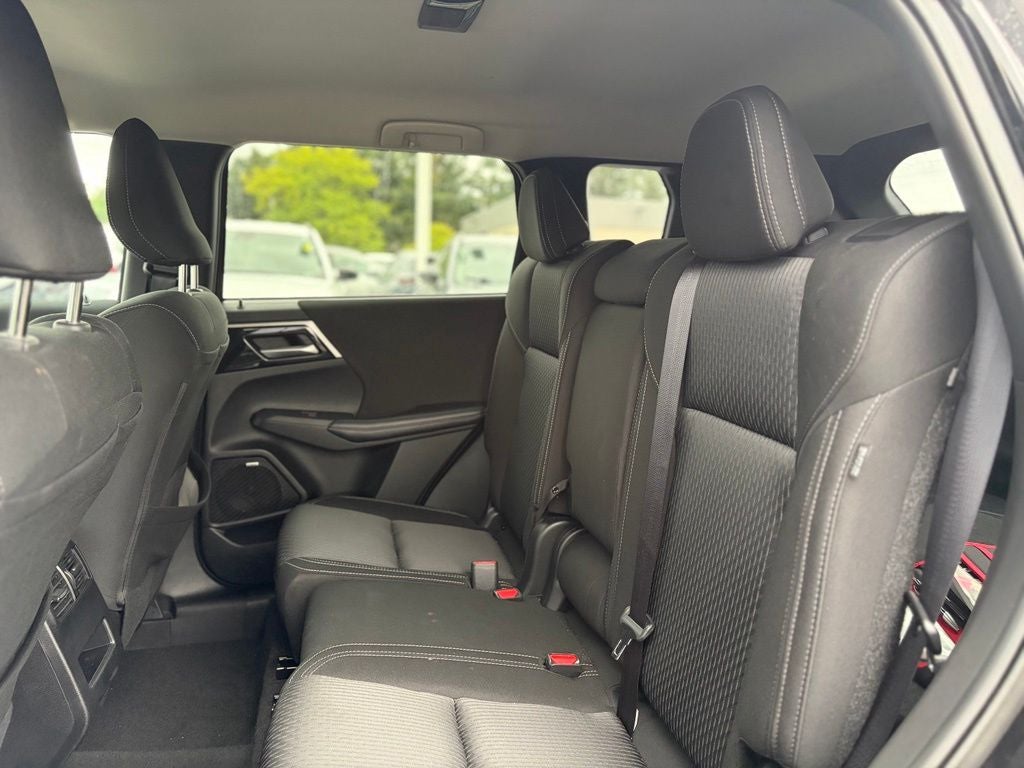 2025 Mitsubishi Outlander ES