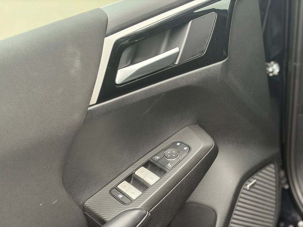 2025 Mitsubishi Outlander ES