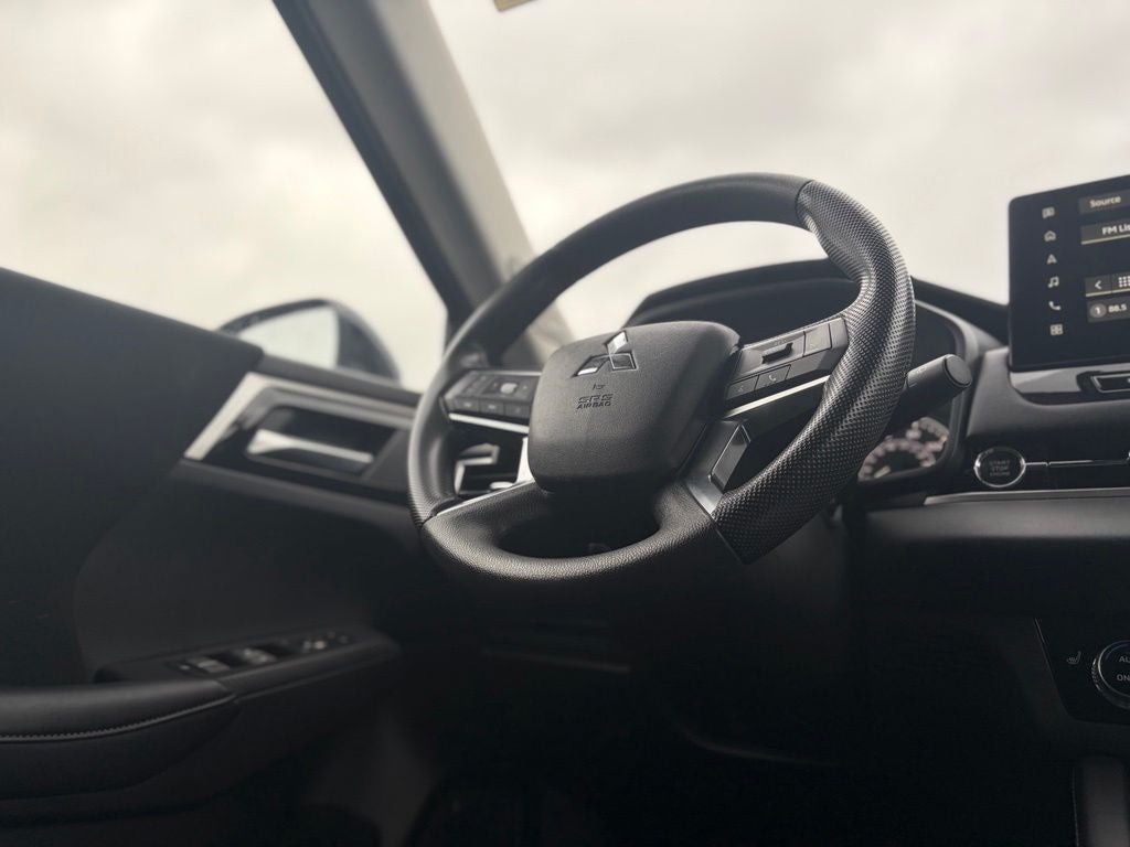 2025 Mitsubishi Outlander ES