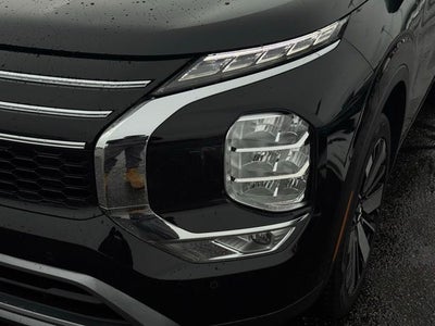 2025 Mitsubishi Outlander Base