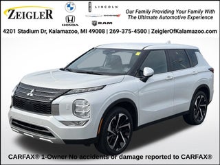 2024 Mitsubishi Outlander Base