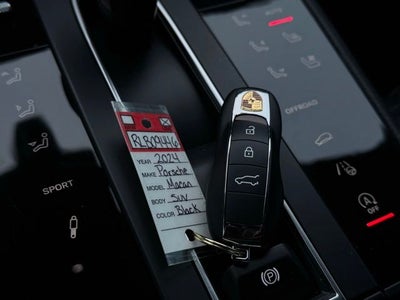 2024 Porsche Macan Base